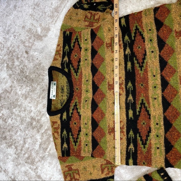 Made in Paris Aztec orange semi cropped long sleeve sweater fits like a SM - Picture 4 of 6